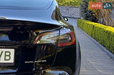 Седан Tesla Model 3 2022 в Ровно