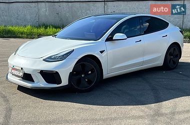 Седан Tesla Model 3 2019 в Киеве