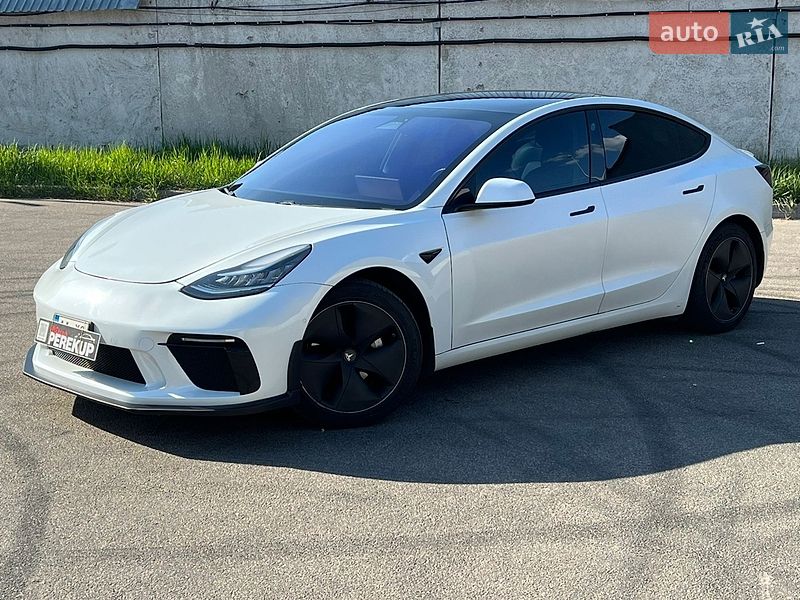 Седан Tesla Model 3 2019 в Киеве