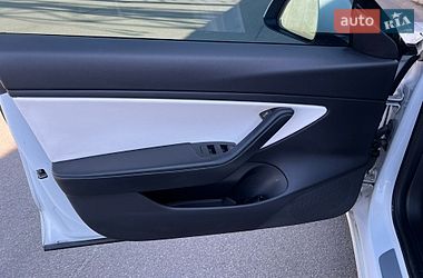 Седан Tesla Model 3 2019 в Киеве
