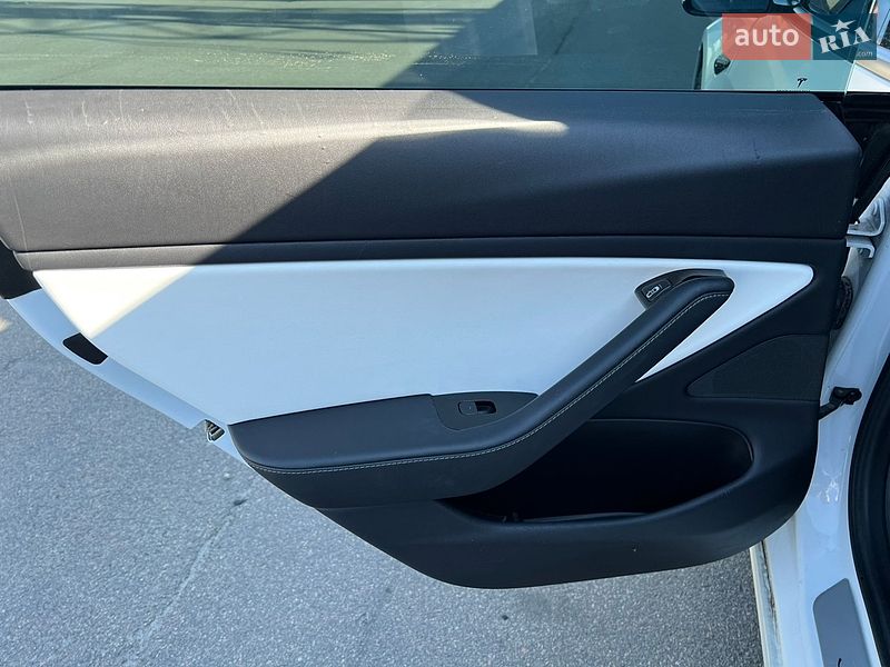 Седан Tesla Model 3 2019 в Киеве