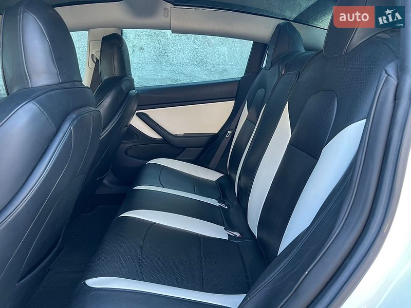 Седан Tesla Model 3 2019 в Киеве