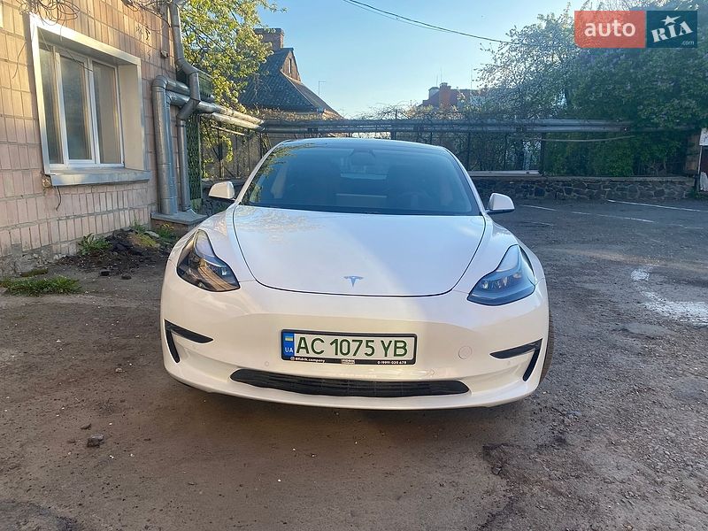 Седан Tesla Model 3 2021 в Луцке