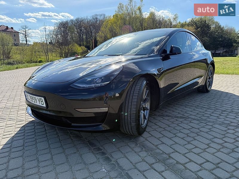 Седан Tesla Model 3 2022 в Львове