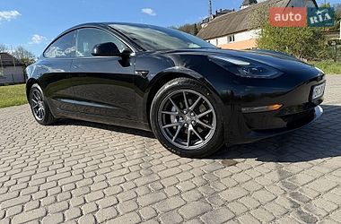 Седан Tesla Model 3 2022 в Львове