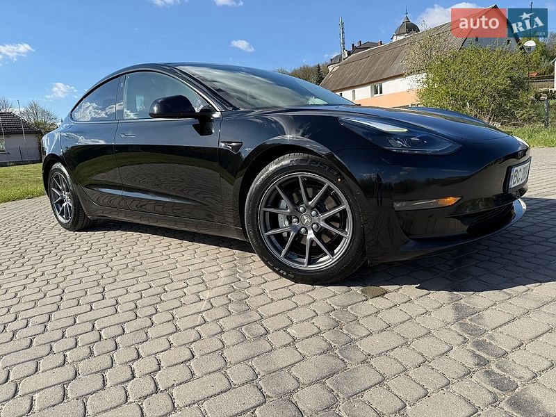 Седан Tesla Model 3 2022 в Львове