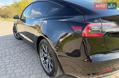 Седан Tesla Model 3 2022 в Львове