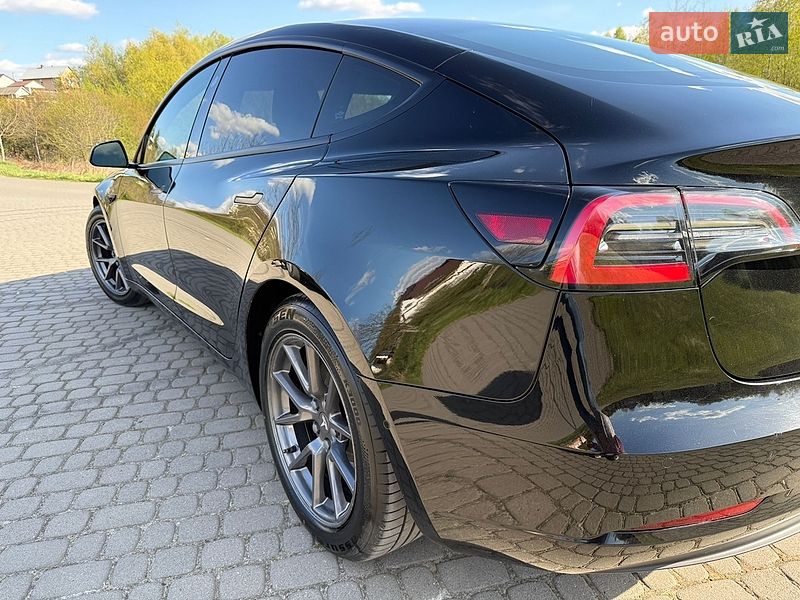 Седан Tesla Model 3 2022 в Львове