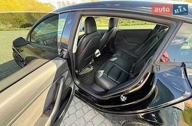 Седан Tesla Model 3 2022 в Львове