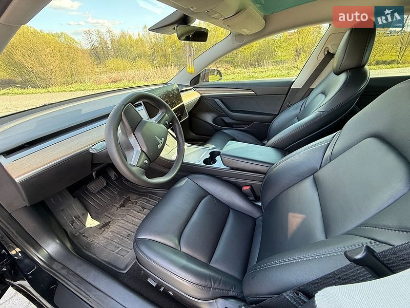 Седан Tesla Model 3 2022 в Львове