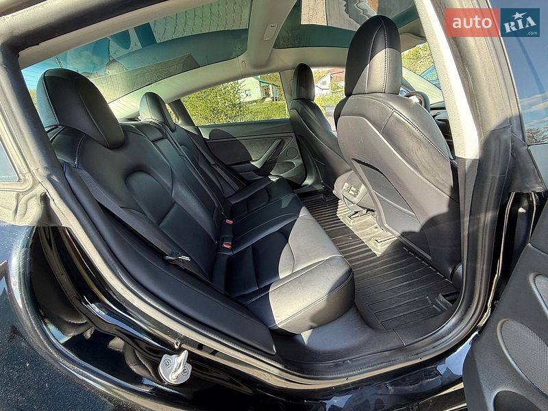 Седан Tesla Model 3 2022 в Львове
