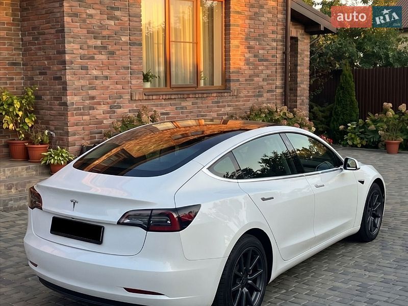 Седан Tesla Model 3 2020 в Кропивницком