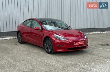 Седан Tesla Model 3 2023 в Черновцах
