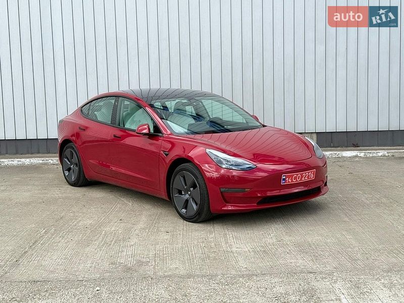 Седан Tesla Model 3 2023 в Черновцах