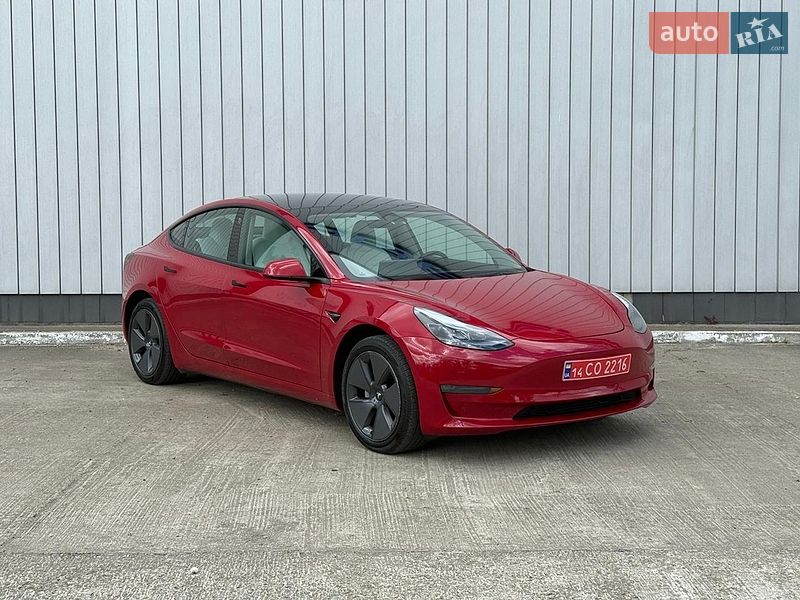 Седан Tesla Model 3 2023 в Черновцах