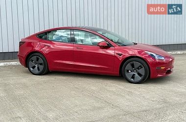Седан Tesla Model 3 2023 в Черновцах