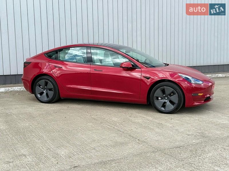 Седан Tesla Model 3 2023 в Черновцах