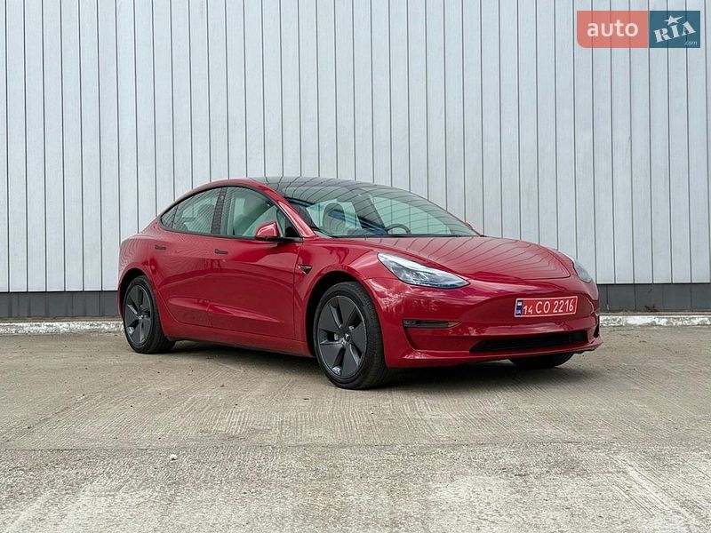 Седан Tesla Model 3 2023 в Черновцах