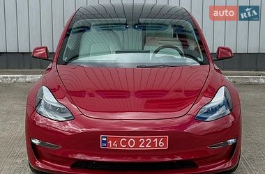 Седан Tesla Model 3 2023 в Черновцах
