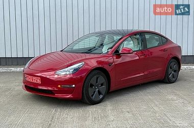 Седан Tesla Model 3 2023 в Черновцах