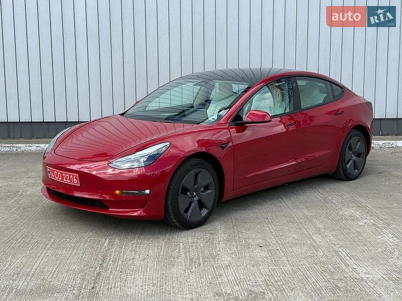 Седан Tesla Model 3 2023 в Черновцах