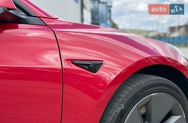 Седан Tesla Model 3 2023 в Черновцах