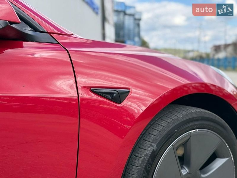 Седан Tesla Model 3 2023 в Черновцах