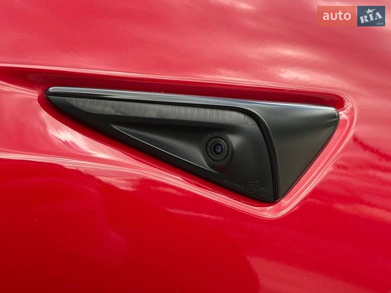 Седан Tesla Model 3 2023 в Черновцах