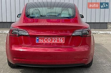 Седан Tesla Model 3 2023 в Черновцах