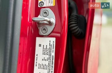 Седан Tesla Model 3 2023 в Черновцах