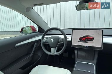 Седан Tesla Model 3 2023 в Чернівцях