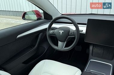 Седан Tesla Model 3 2023 в Черновцах
