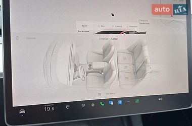 Седан Tesla Model 3 2023 в Черновцах