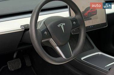 Седан Tesla Model 3 2023 в Чернівцях