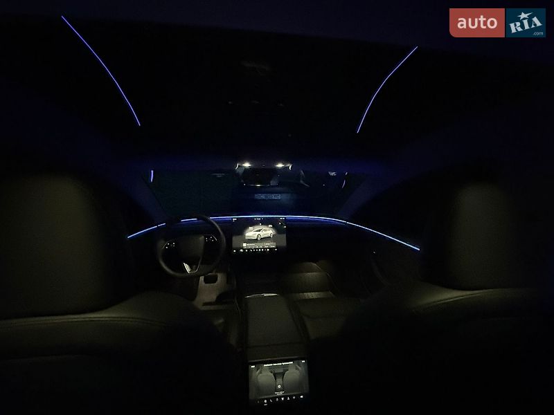 Седан Tesla Model 3 2025 в Стрию