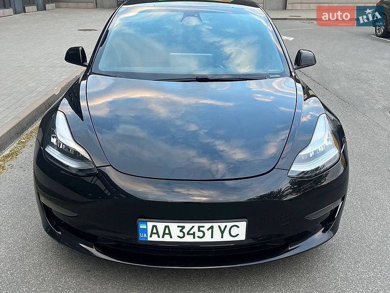Седан Tesla Model 3 2020 в Києві