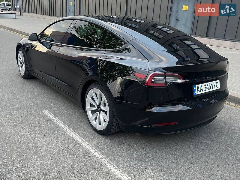 Седан Tesla Model 3 2020 в Києві