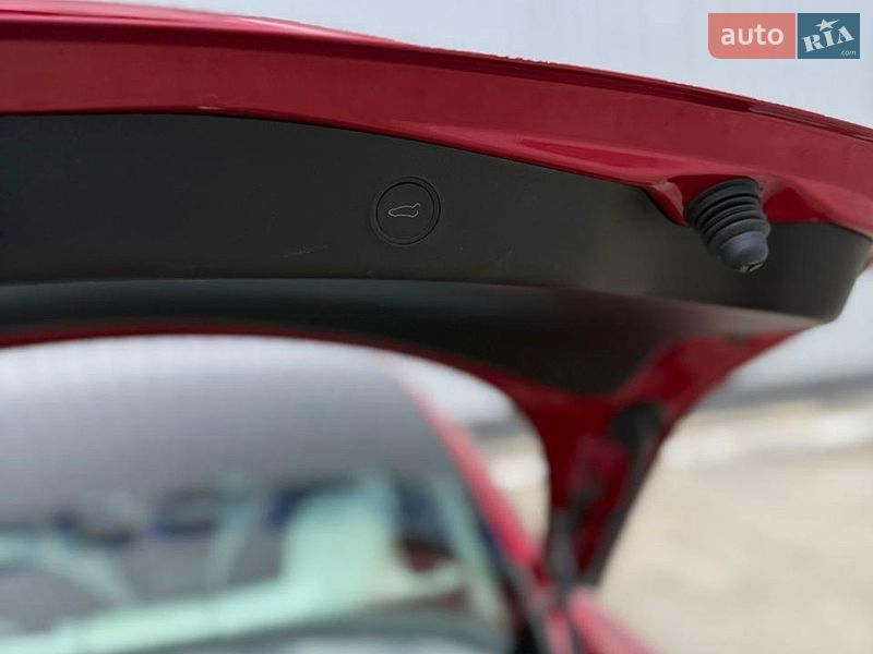 Седан Tesla Model 3 2023 в Черновцах