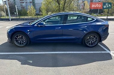 Седан Tesla Model 3 2020 в Чернигове