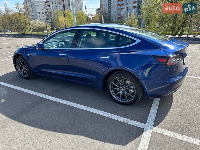 Седан Tesla Model 3 2020 в Чернигове