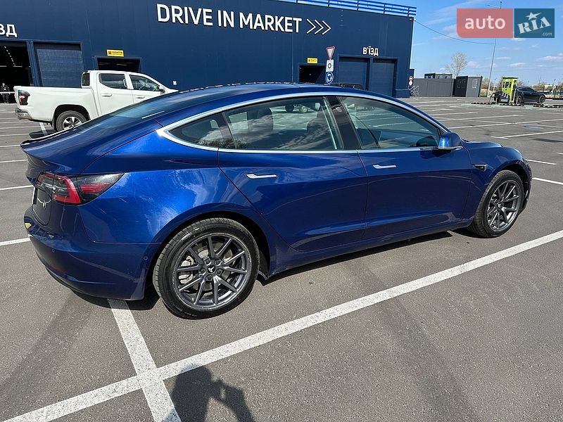 Седан Tesla Model 3 2020 в Чернигове