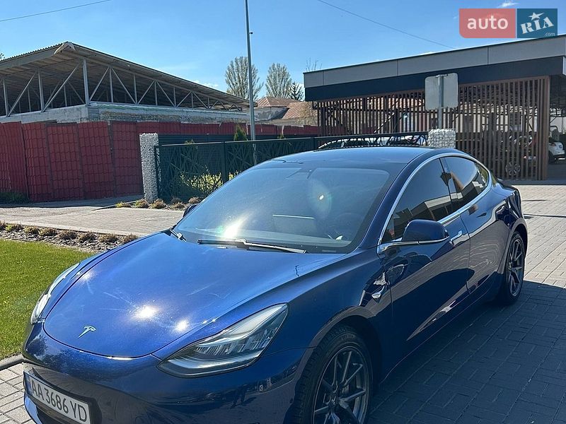Седан Tesla Model 3 2020 в Киеве