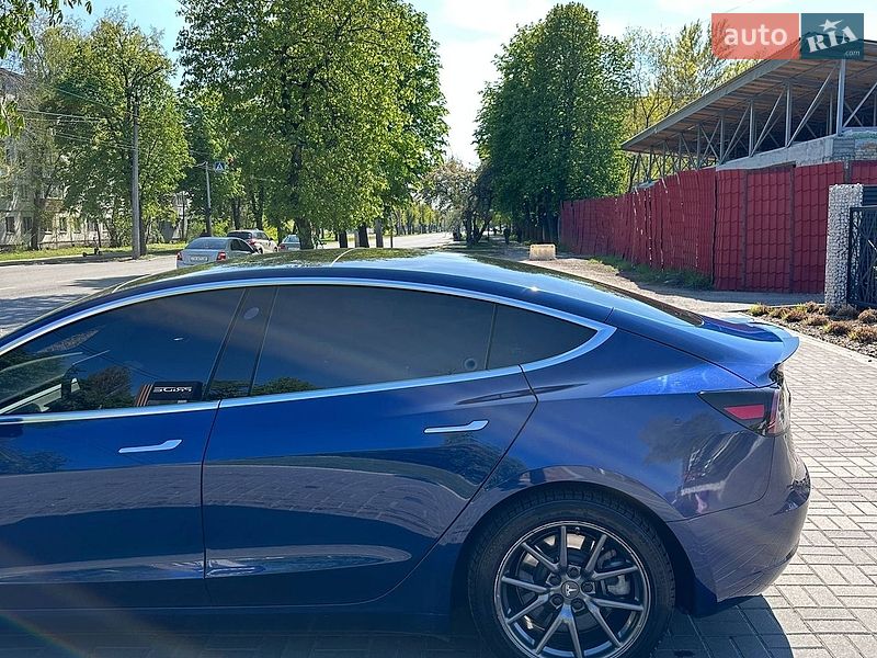 Седан Tesla Model 3 2020 в Киеве