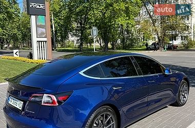 Седан Tesla Model 3 2020 в Киеве