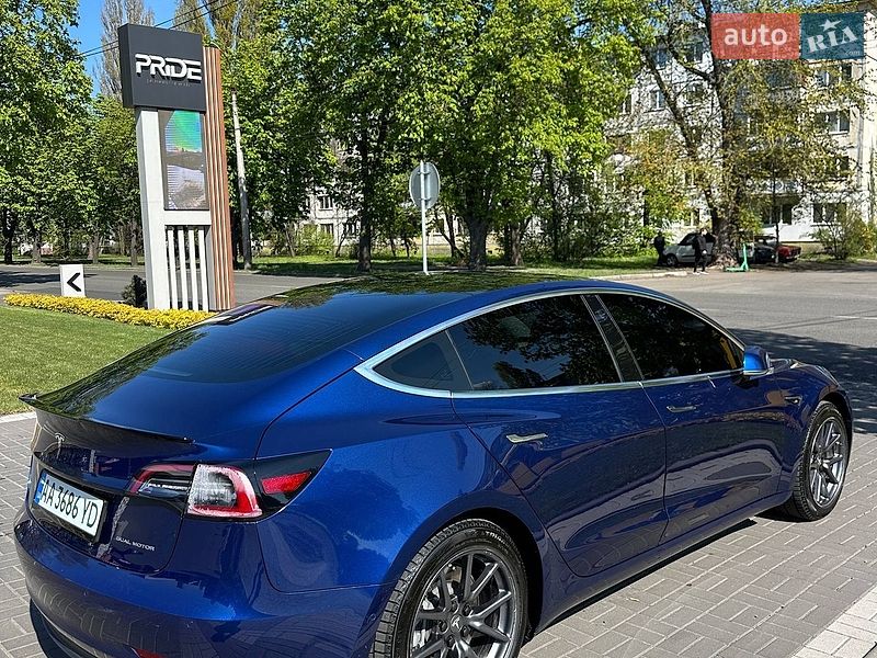 Седан Tesla Model 3 2020 в Киеве