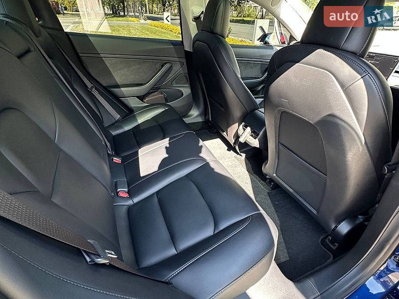 Седан Tesla Model 3 2020 в Киеве