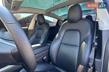Седан Tesla Model 3 2020 в Киеве