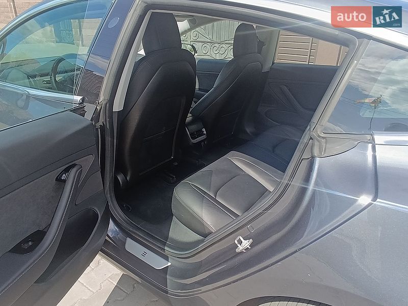 Седан Tesla Model 3 2018 в Луцке