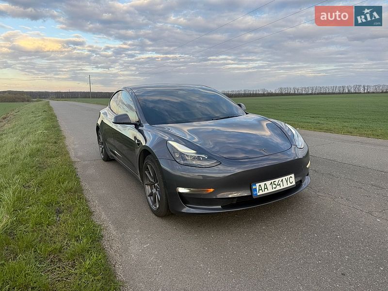 Седан Tesla Model 3 2022 в Києві