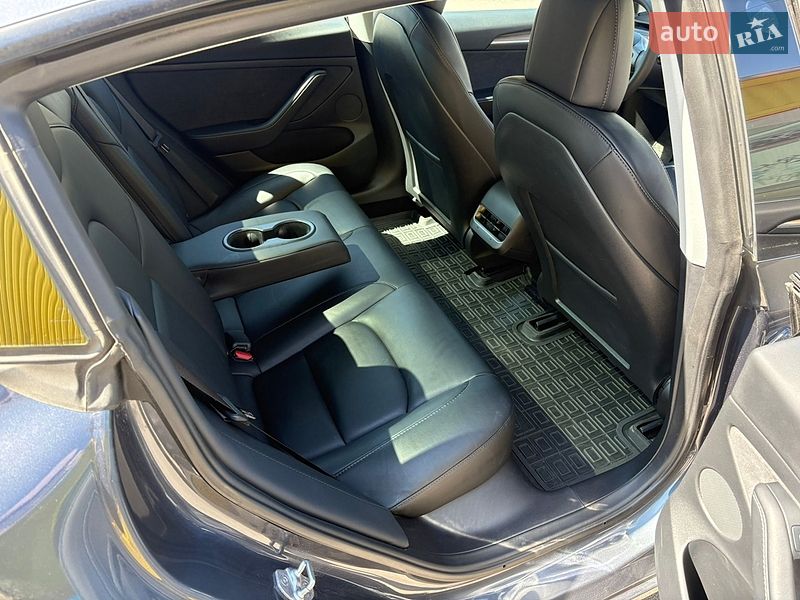 Седан Tesla Model 3 2022 в Кропивницком